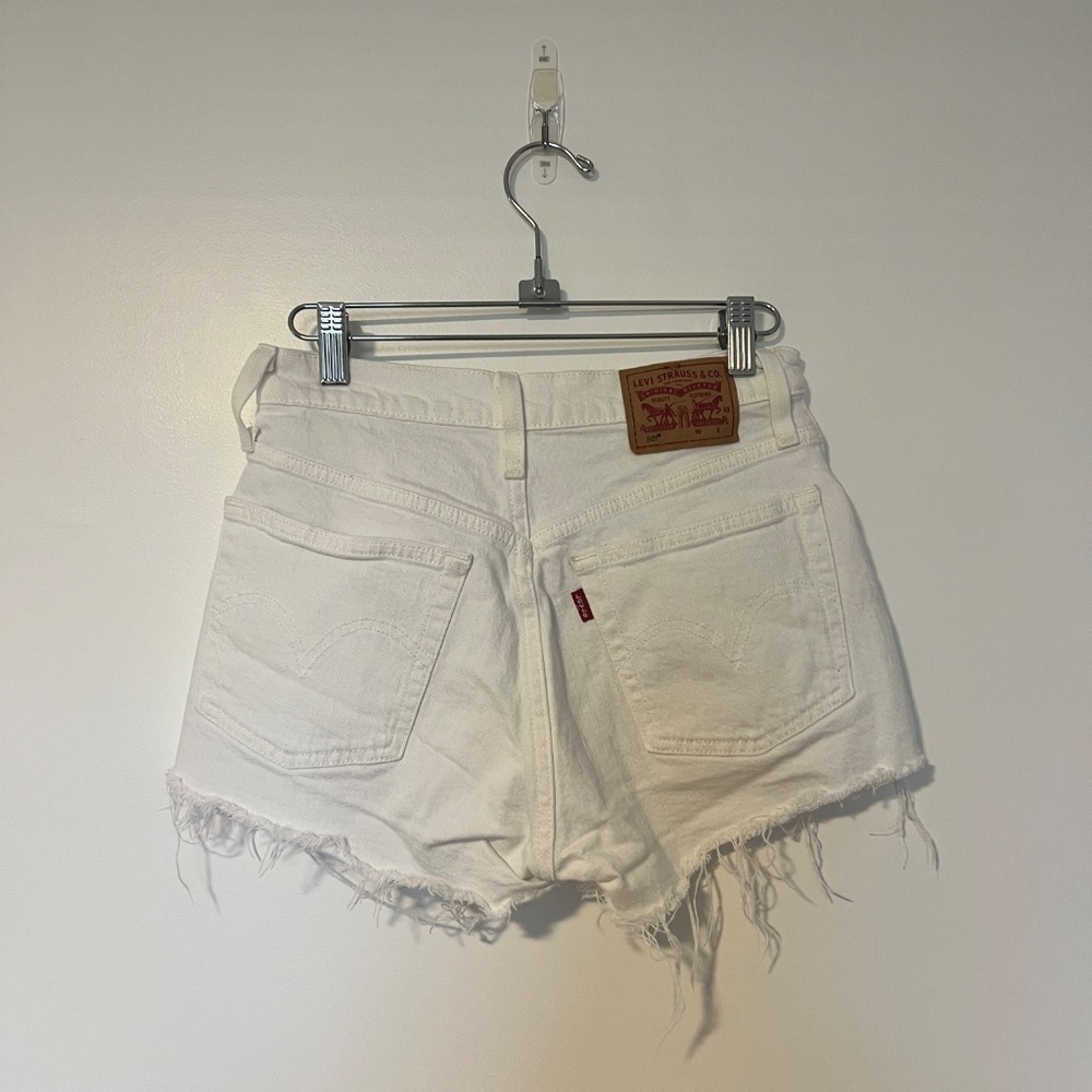 Levi's 501 Mid-Rise White Distressed Denim Shorts sz 25 - Picture 5 of 9
